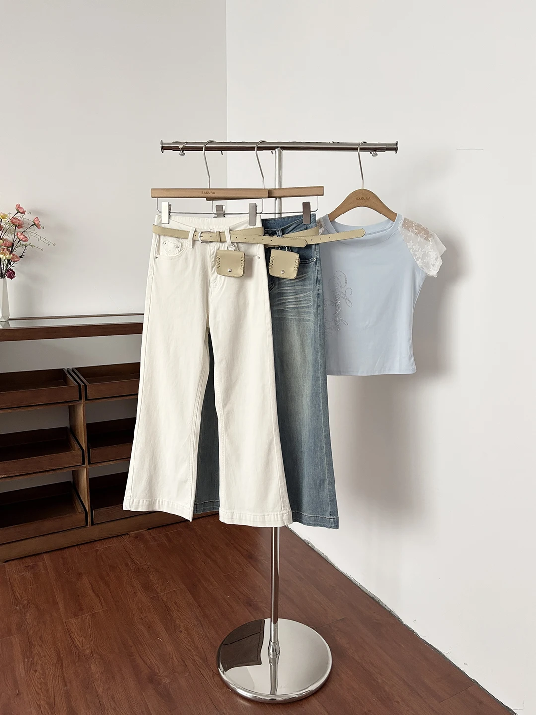Spring Summer 2026 High Waist Slim Fit Micro Flare Denim Pants Women's Premium Feel Korean Style Four Way Stretch
Spring Summer 2026 High Waist Slim Fit Micro Flare Denim Pants Women's Premium Feel Korean Style Four Way Stretch