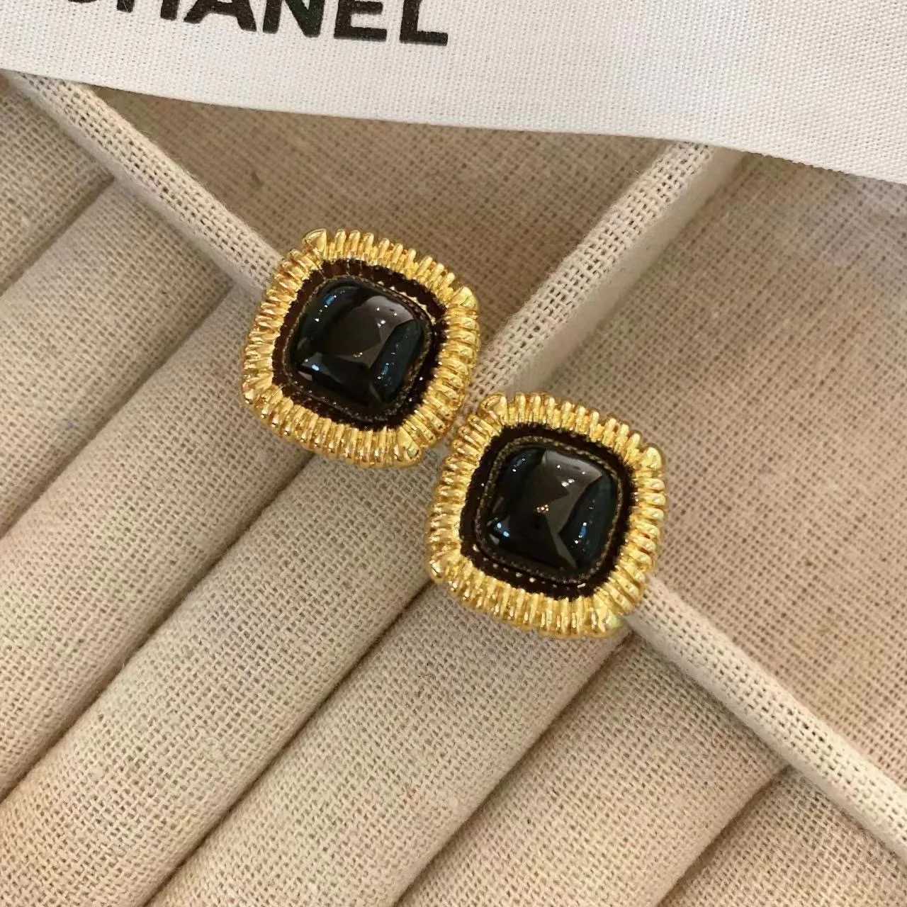 Retro Square Black Agate Metal Earrings Fashion Niche Design Sense Women Light Luxury Jewelry Gift 2024
Retro Square Black Agate Metal Earrings Fashion Niche Design Sense Women Light Luxury Jewelry Gift 2024
