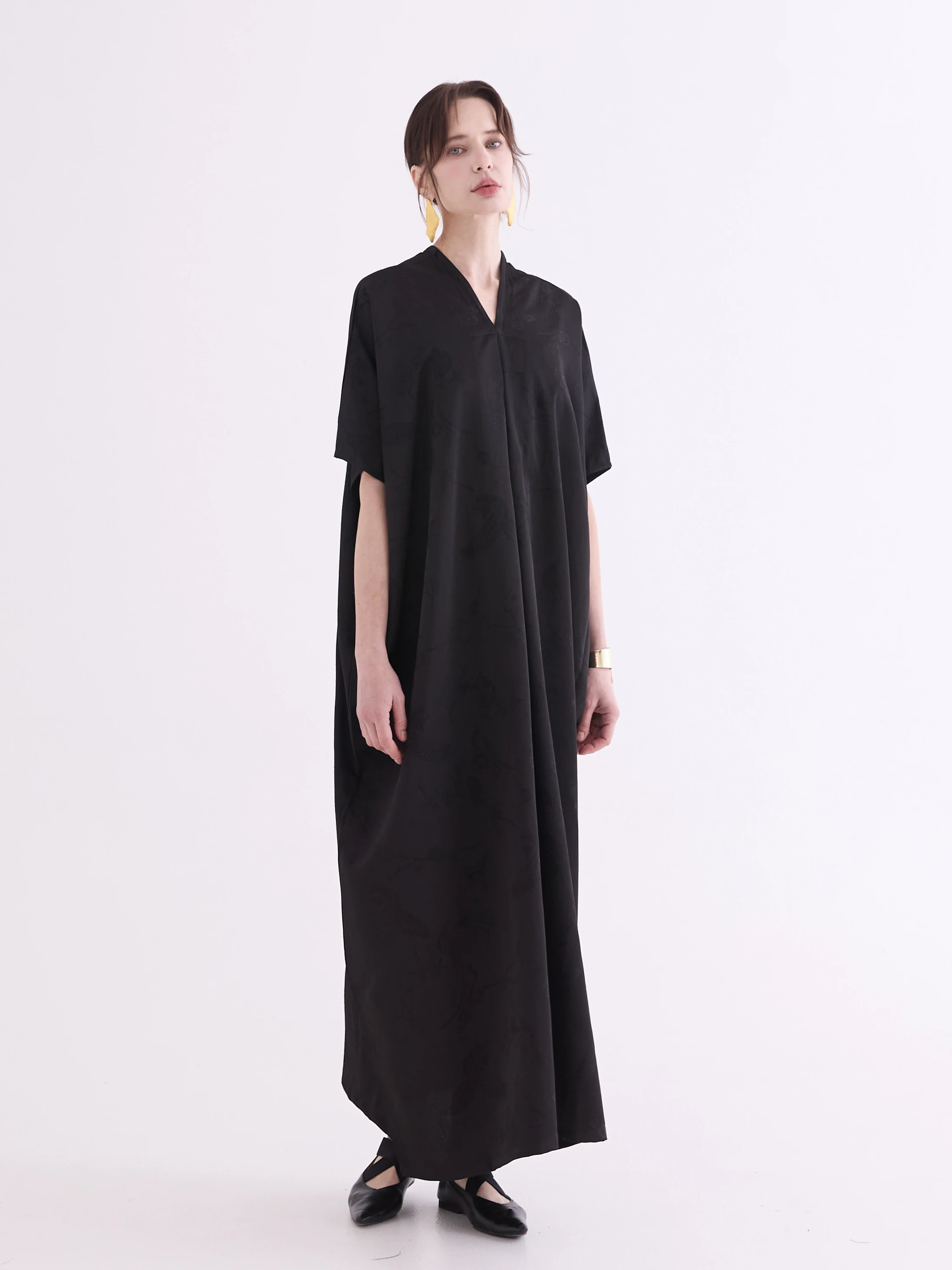 Retro Loose Long Dress Minimalist Chinese Style W25 Robe Elegant Slimming Maxi Skirt V-Neck Short Sleeve for Women
Retro Loose Long Dress Minimalist Chinese Style W25 Robe Elegant Slimming Maxi Skirt V-Neck Short Sleeve for Women