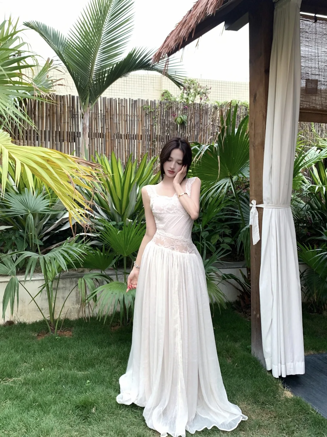 White Lace Splice Strapless Dress Women's Summer Gentle Waist Cinch A-Line Skirt Tie Back Long Dress High Waist Korean Style
White Lace Splice Strapless Dress Women's Summer Gentle Waist Cinch A-Line Skirt Tie Back Long Dress High Waist Korean Style