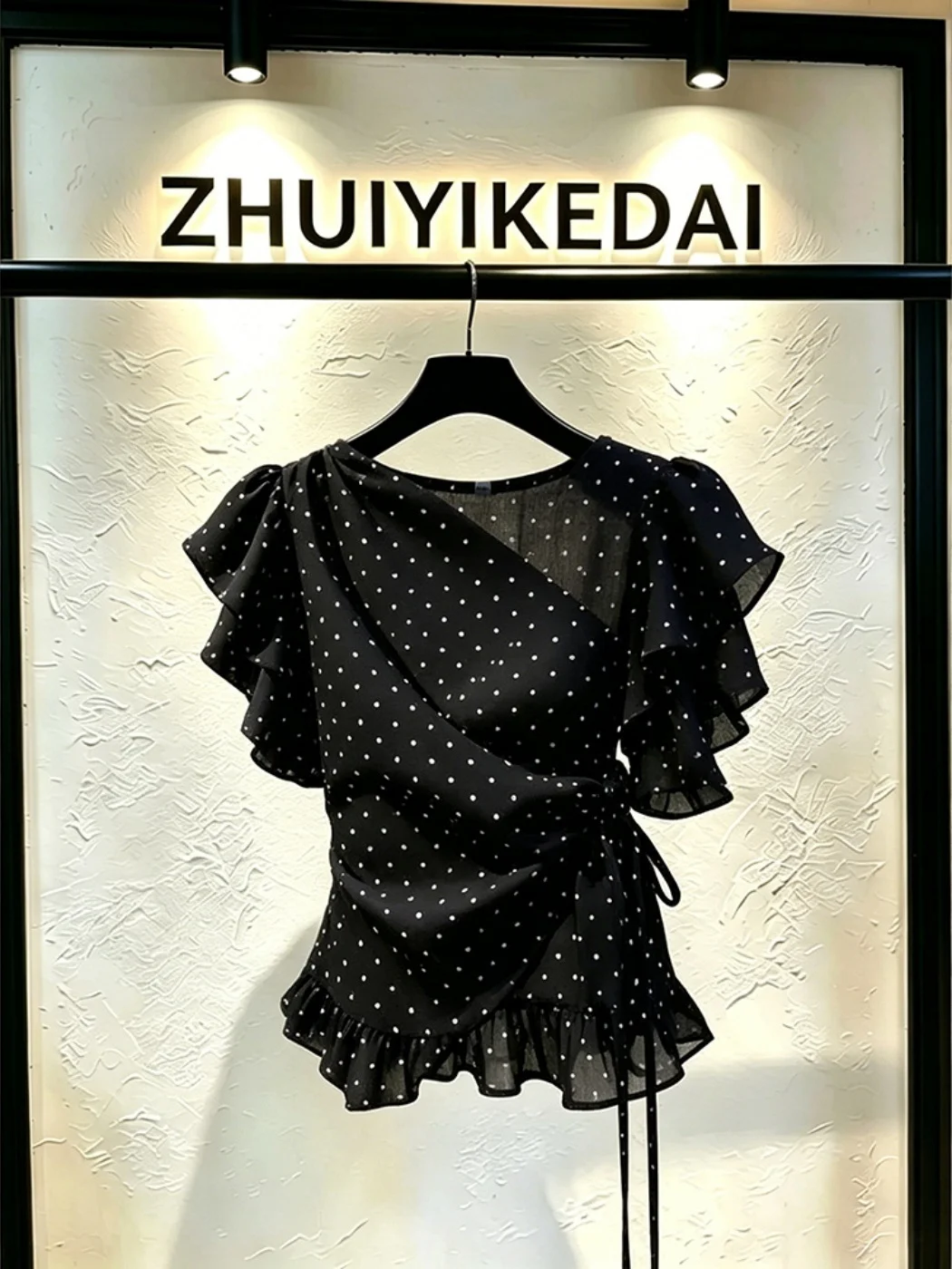 Elegant Slimming Black Polka Dot Asymmetric Hem Shirt Women's Fashionable Blouse Floral Sleeve High-End Feelings Top
Elegant Slimming Black Polka Dot Asymmetric Hem Shirt Women's Fashionable Blouse Floral Sleeve High-End Feelings Top