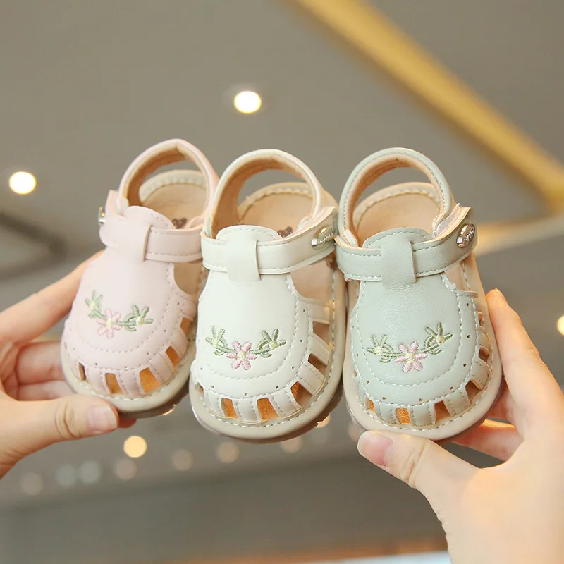 Baby Girls’ Closed-Toe Sandals – Pink EVA Slip-On with Star Heart Cutouts, Magic Tape Strap & Flexible Sole for First Walkers
Baby Girls’ Closed-Toe Sandals – Pink EVA Slip-On with Star Heart Cutouts, Magic Tape Strap & Flexible Sole for First Walkers