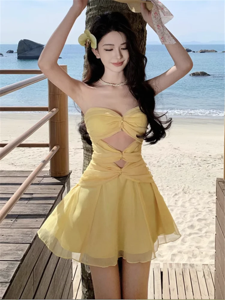 2025 Summer Holiday Seaside One Piece Sexy Women Yellow Mini Dress Strapless Hollow Out Short Slash Neck Slim A Line Party Dress 
2025 Summer Holiday Seaside One Piece Sexy Women Yellow Mini Dress Strapless Hollow Out Short Slash Neck Slim A Line Party Dress