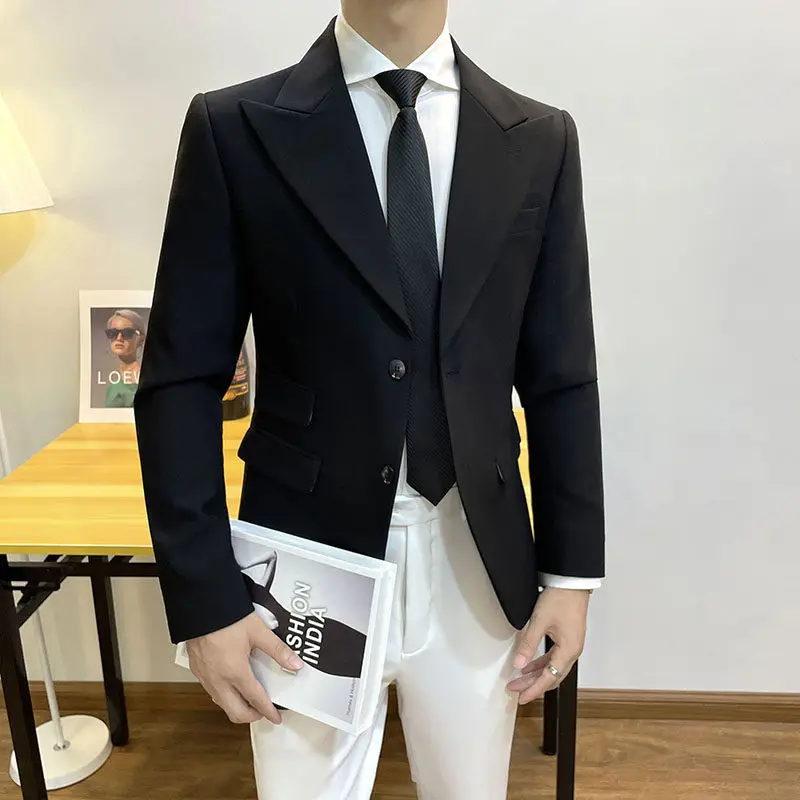 A new black quality autumn suit, a British-style small suit for men, is fashionable, cool, versatile and trendy casual jacket
A new black quality autumn suit, a British-style small suit for men, is fashionable, cool, versatile and trendy casual jacket