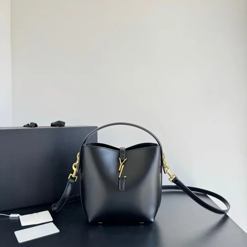 Stylish Leather Crossbody Bag for Women Luxury Brand Famous Designer Classic Elegant Handbag with Adjustable Strap
Stylish Leather Crossbody Bag for Women Luxury Brand Famous Designer Classic Elegant Handbag with Adjustable Strap