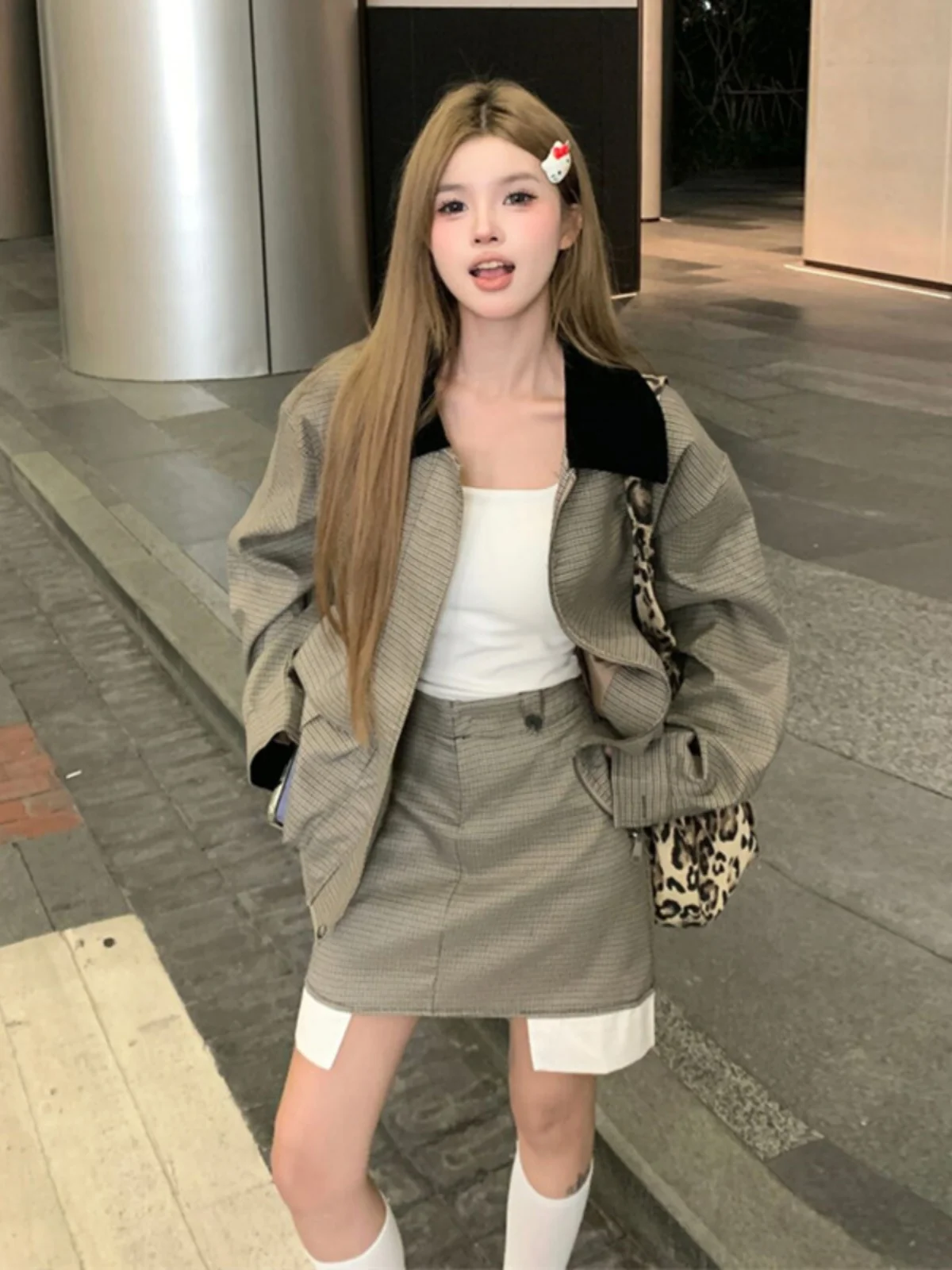 Color Block Jacket Loose Retro Workwear Top Short Skirt Women's 2025 Autumn New Korean Version Set Fashionable
Color Block Jacket Loose Retro Workwear Top Short Skirt Women's 2025 Autumn New Korean Version Set Fashionable