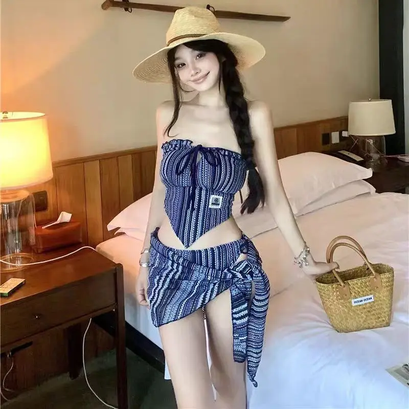 Новый женский купальник-бикини с синими полосками, пляжная юбка-накидка для стройности, модный и сексуальный дизайн
Новый женский купальник-бикини с синими полосками, пляжная юбка-накидка для стройности, модный и сексуальный дизайн