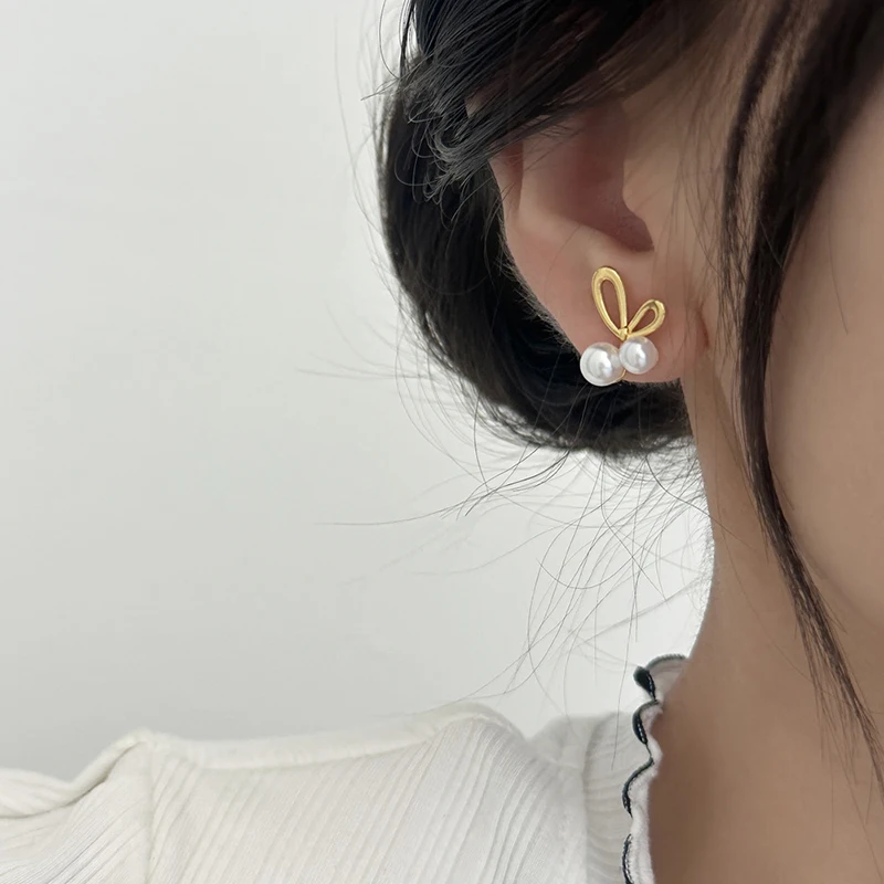 Real 925 Sterling Silver 18K Gold Pearl Bowknot Stud Earrings for Women Minimalist Cute Fine Jewelry Personality Accessories
Real 925 Sterling Silver 18K Gold Pearl Bowknot Stud Earrings for Women Minimalist Cute Fine Jewelry Personality Accessories