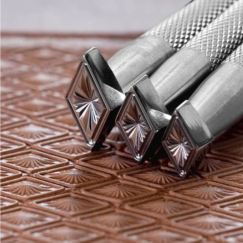 LX216/LX213/LX210 Набор алмазных радиальных штампов - Геометрический инструмент из стали 304 для изделий из кожи | Комплект модульного 3D-тиснения
LX216/LX213/LX210 Набор алмазных радиальных штампов - Геометрический инструмент из стали 304 для изделий из кожи | Комплект модульного 3D-тиснения