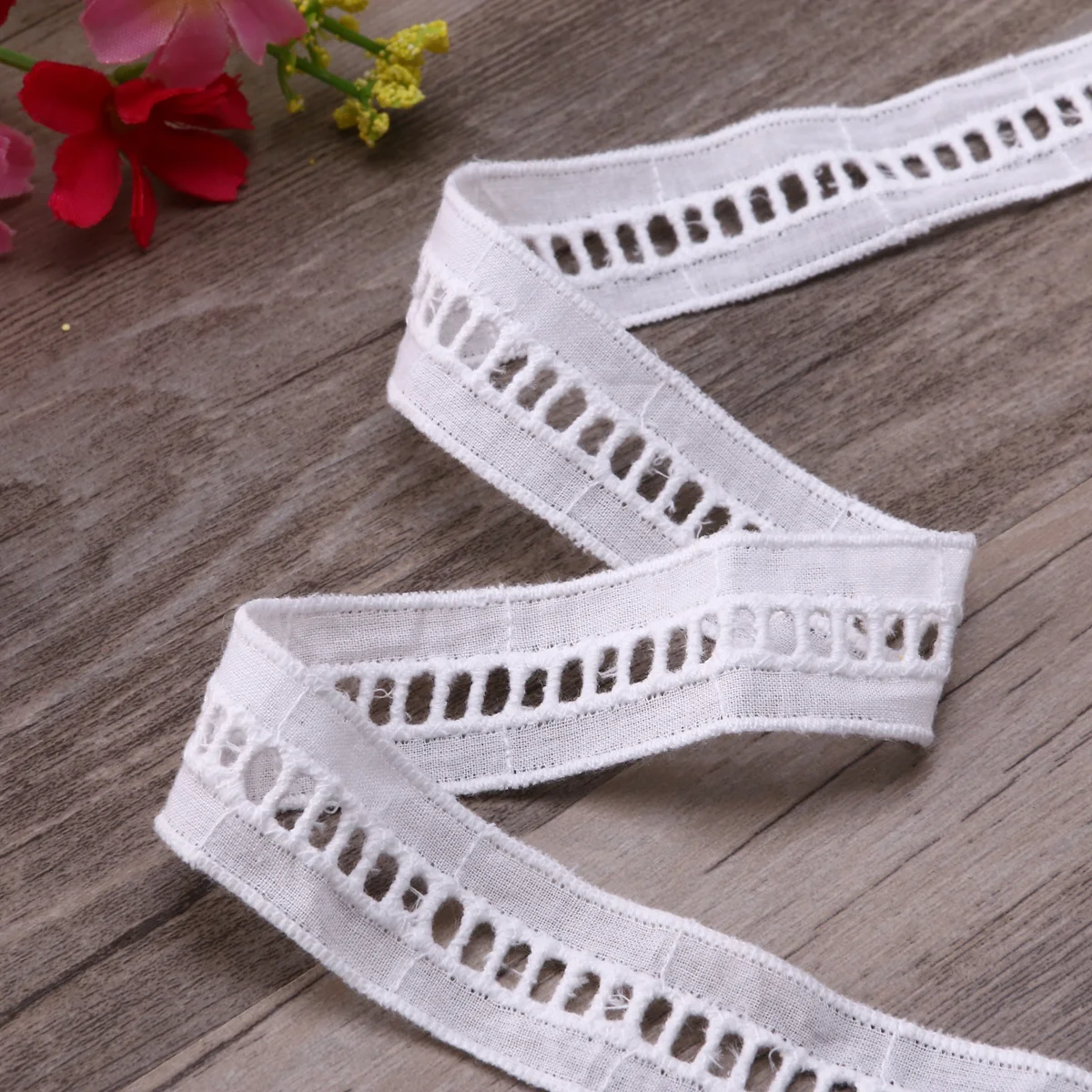 16 Yards Stair Fabric Cotton Lace Trim for Crafts Wedding Sewing Floral Edge Ribbon Cloth Trims Decoration
16 Yards Stair Fabric Cotton Lace Trim for Crafts Wedding Sewing Floral Edge Ribbon Cloth Trims Decoration