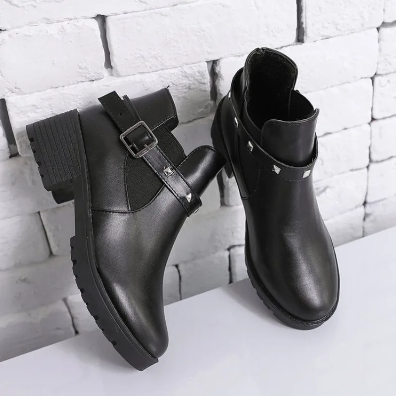 New Korean-style Thick Heel High Heel Boots Women's Round Toe Short Boots with Buckle and Elastic Band for Autumn and Winter
New Korean-style Thick Heel High Heel Boots Women's Round Toe Short Boots with Buckle and Elastic Band for Autumn and Winter