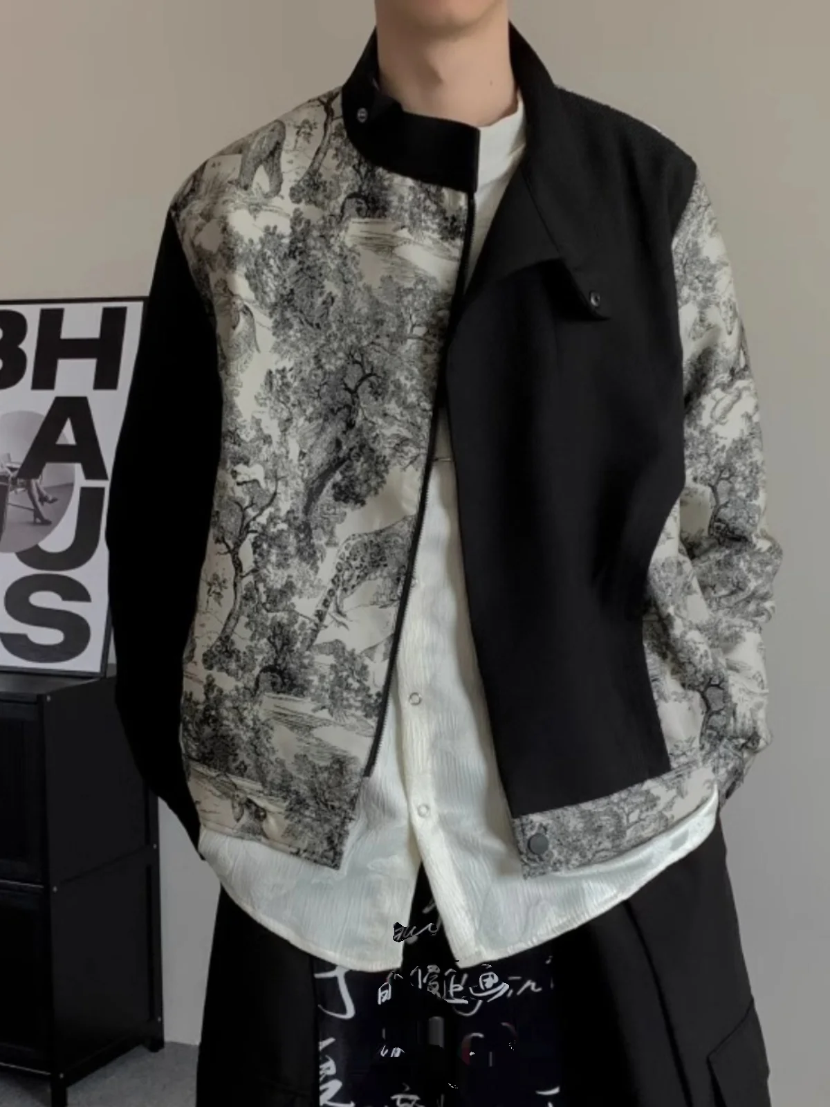 New 2024 Chinese Sle Men's Jaet Stand Collar Patchwork Watercolor Painting Design Cool Haome Floral Pattern Vintage Coat
New 2024 Chinese Sle Men's Jaet Stand Collar Patchwork Watercolor Painting Design Cool Haome Floral Pattern Vintage Coat