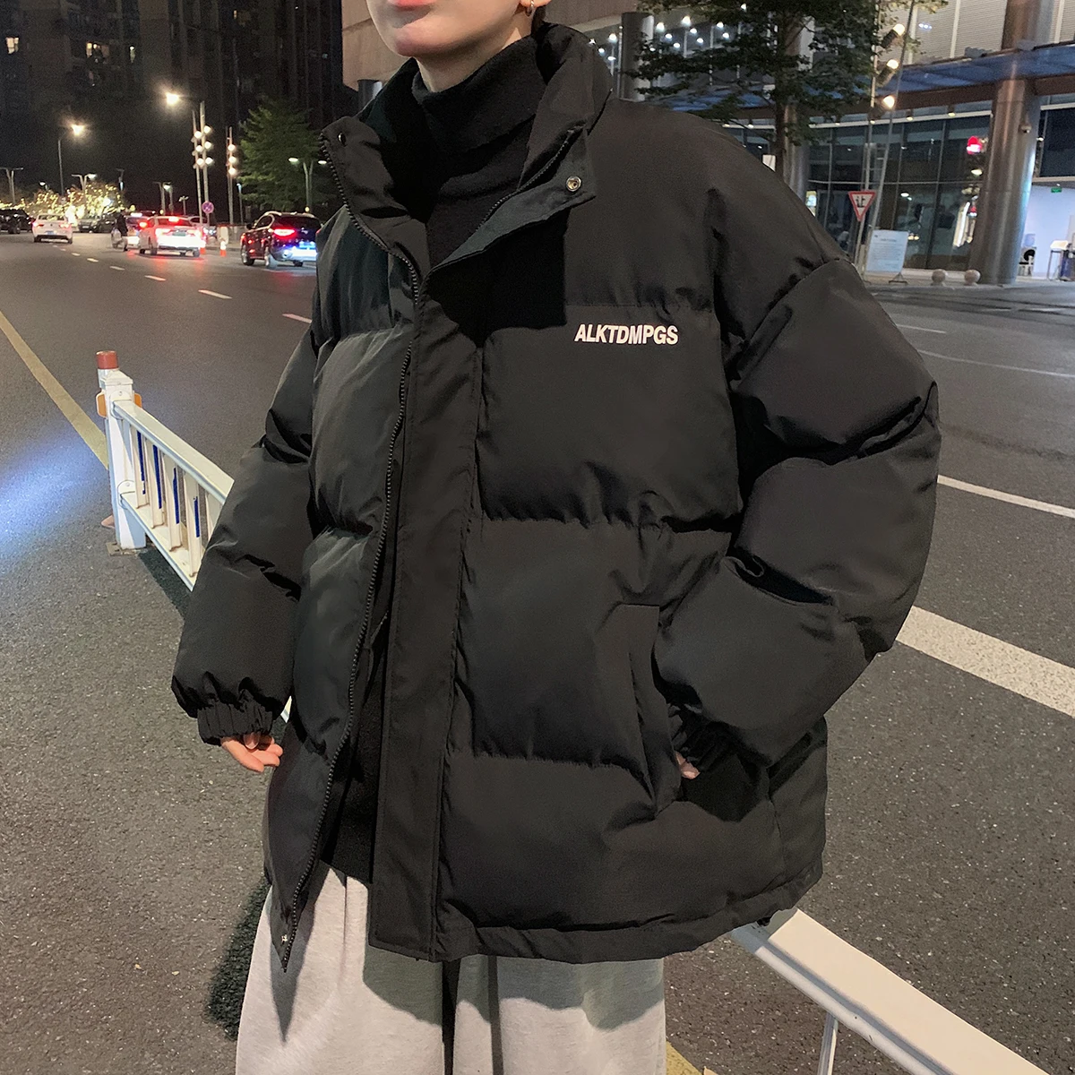 Мужская утепленная хлопковая куртка: теплая, свободная, зимняя верхняя одежда, модная, молодежная, с гарантией тепла
Мужская утепленная хлопковая куртка: теплая, свободная, зимняя верхняя одежда, модная, молодежная, с гарантией тепла