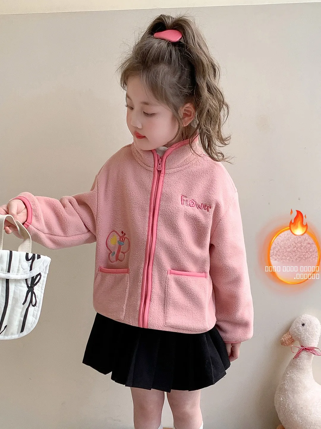 Новая осенне-зимняя куртка для девочек с воротником-стойкой, в корейском стиле, с вышивкой, на хлопковой подкладке, верхняя одежда
Новая осенне-зимняя куртка для девочек с воротником-стойкой, в корейском стиле, с вышивкой, на хлопковой подкладке, верхняя одежда