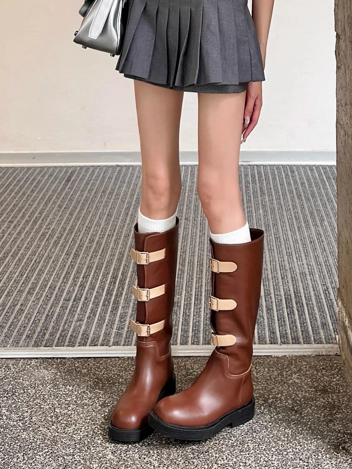 Vintage Belt-Buckled Long Boots Buckled Slip-On Knee-High Botines Niche Block-Heeled High-Top Biker Botas Femininas
Vintage Belt-Buckled Long Boots Buckled Slip-On Knee-High Botines Niche Block-Heeled High-Top Biker Botas Femininas