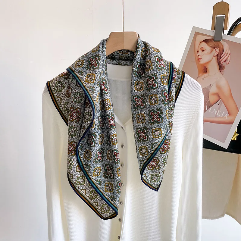 2026 Ethnic 70% Wool 30% Silk Scarf for Women Luxury Brand Vintage Classic Floral Print Neck Scarves Men Accessories
2026 Ethnic 70% Wool 30% Silk Scarf for Women Luxury Brand Vintage Classic Floral Print Neck Scarves Men Accessories