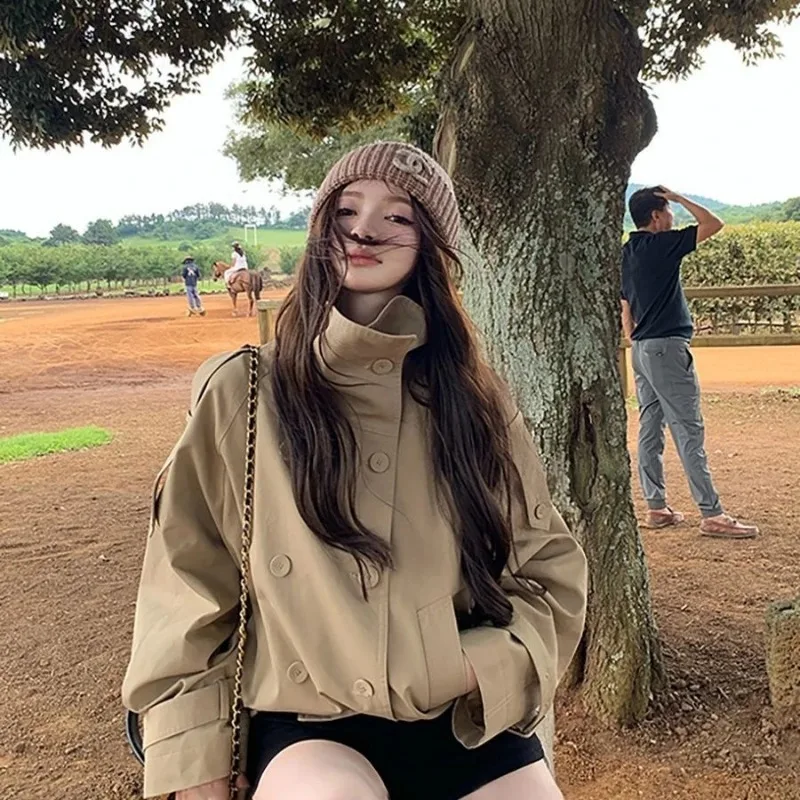 Women's Khaki Stand Collar Double Breasted Long Sleeve Short Trench Coat
Women's Khaki Stand Collar Double Breasted Long Sleeve Short Trench Coat