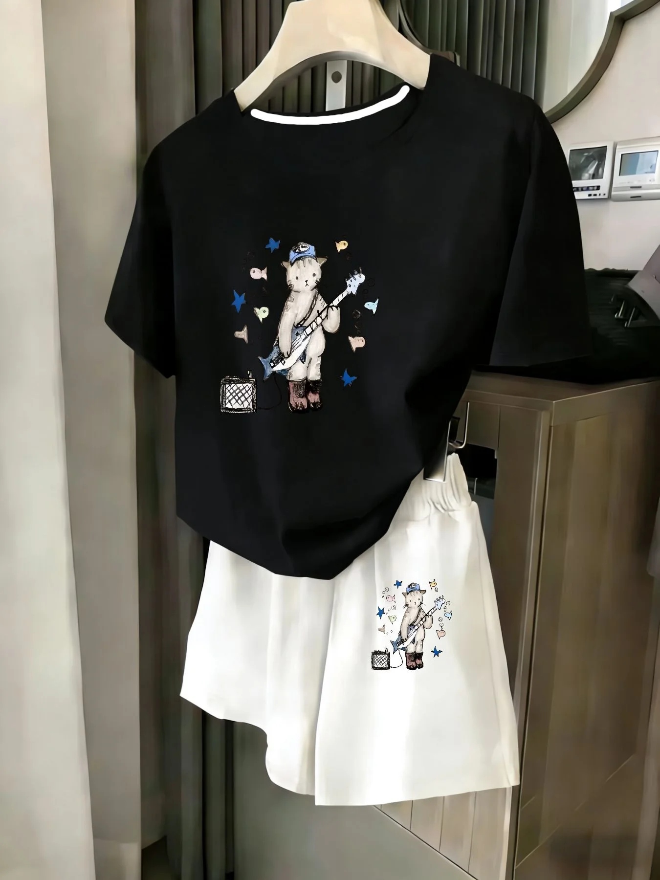 Ladies 2-Piece Set Summer Beach Vacation Casual round Neck Short Sleeve Random Print T-Shirt Elastic Waist Shorts Suit Comfortab
Ladies 2-Piece Set Summer Beach Vacation Casual round Neck Short Sleeve Random Print T-Shirt Elastic Waist Shorts Suit Comfortab