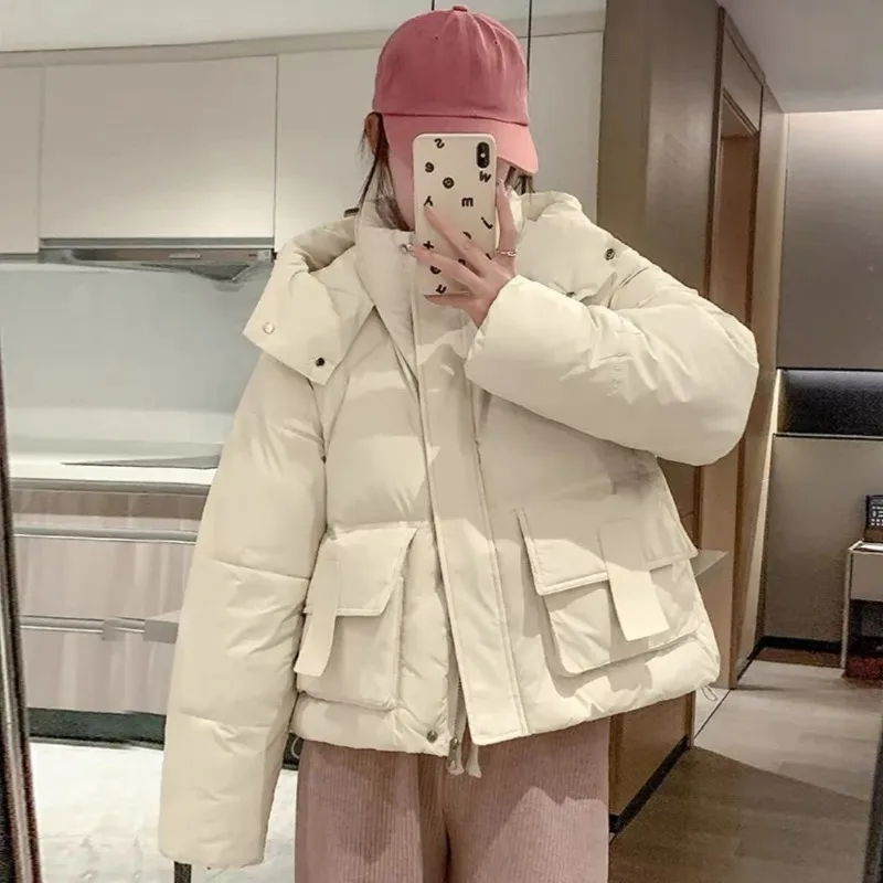 2025 New Winter Large Size Women's Short Cotton Clothes Casual Warm Jacket Thickened Fashion Loose Comfortable High Street Trend
2025 New Winter Large Size Women's Short Cotton Clothes Casual Warm Jacket Thickened Fashion Loose Comfortable High Street Trend