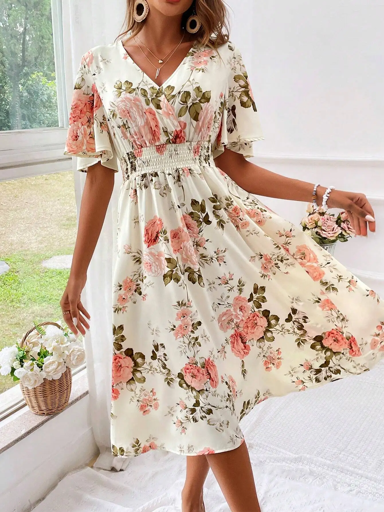 Floral Print V-Neck Wrap Midi Dress With Elastic Waist And Flare Sleeve
Floral Print V-Neck Wrap Midi Dress With Elastic Waist And Flare Sleeve
