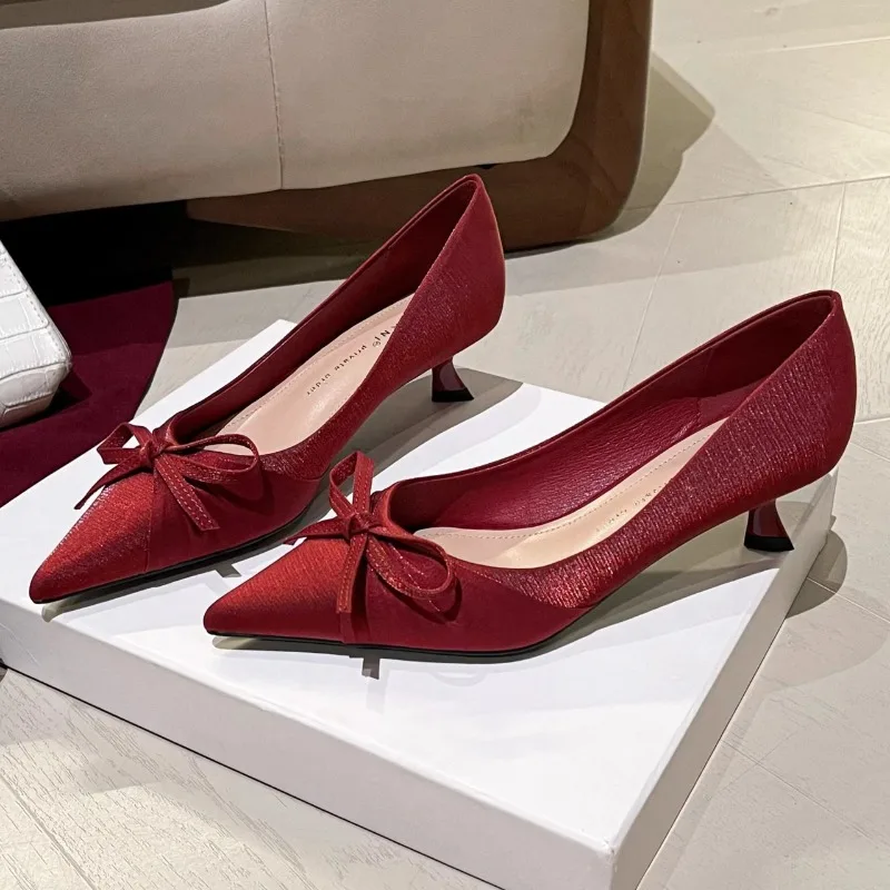 Bow Knot Women's Kitten Heel Pointed Toe Bridesmaid Single Shoes New Shallow Mouth High-end Wedding Shoes
Bow Knot Women's Kitten Heel Pointed Toe Bridesmaid Single Shoes New Shallow Mouth High-end Wedding Shoes