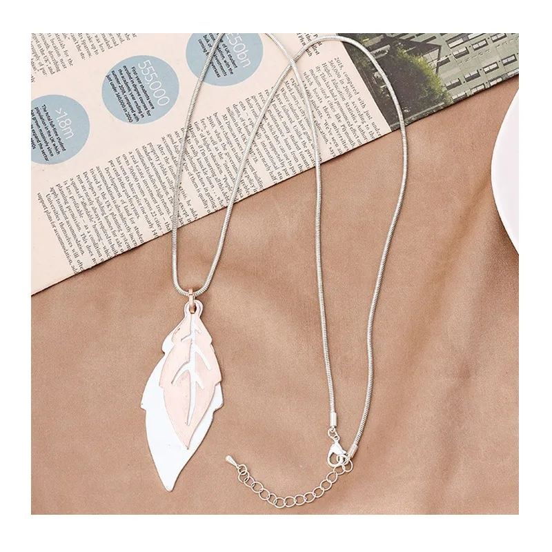 Special for New Necklaces, Retro Leaf Brushed Personalized Sweater Chains, and Women's Pendants.
Special for New Necklaces, Retro Leaf Brushed Personalized Sweater Chains, and Women's Pendants.