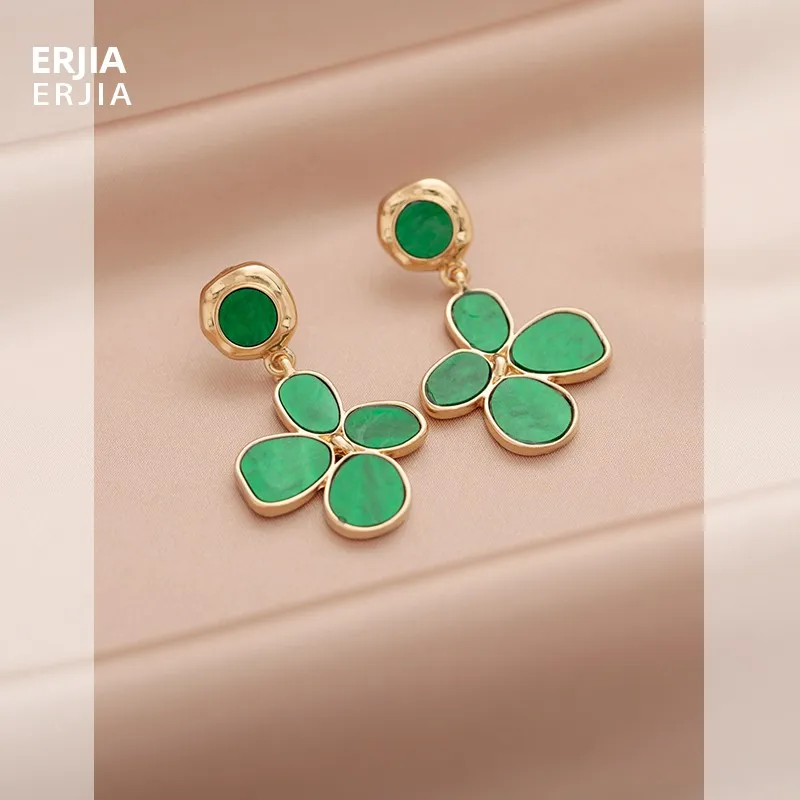 Ele Simple een Flower Ear Studs 2025 New Design High-End Mosquito Coil Tray Ear Clips Forest System Faion Jewelry
Ele Simple een Flower Ear Studs 2025 New Design High-End Mosquito Coil Tray Ear Clips Forest System Faion Jewelry