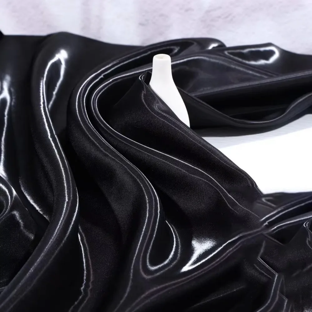 Polyester Liquid Water Satin Fabric Thickened Natural Reflective Clothing Fabric Crystal Silk Satin Dress Windbreaker Coat
Polyester Liquid Water Satin Fabric Thickened Natural Reflective Clothing Fabric Crystal Silk Satin Dress Windbreaker Coat