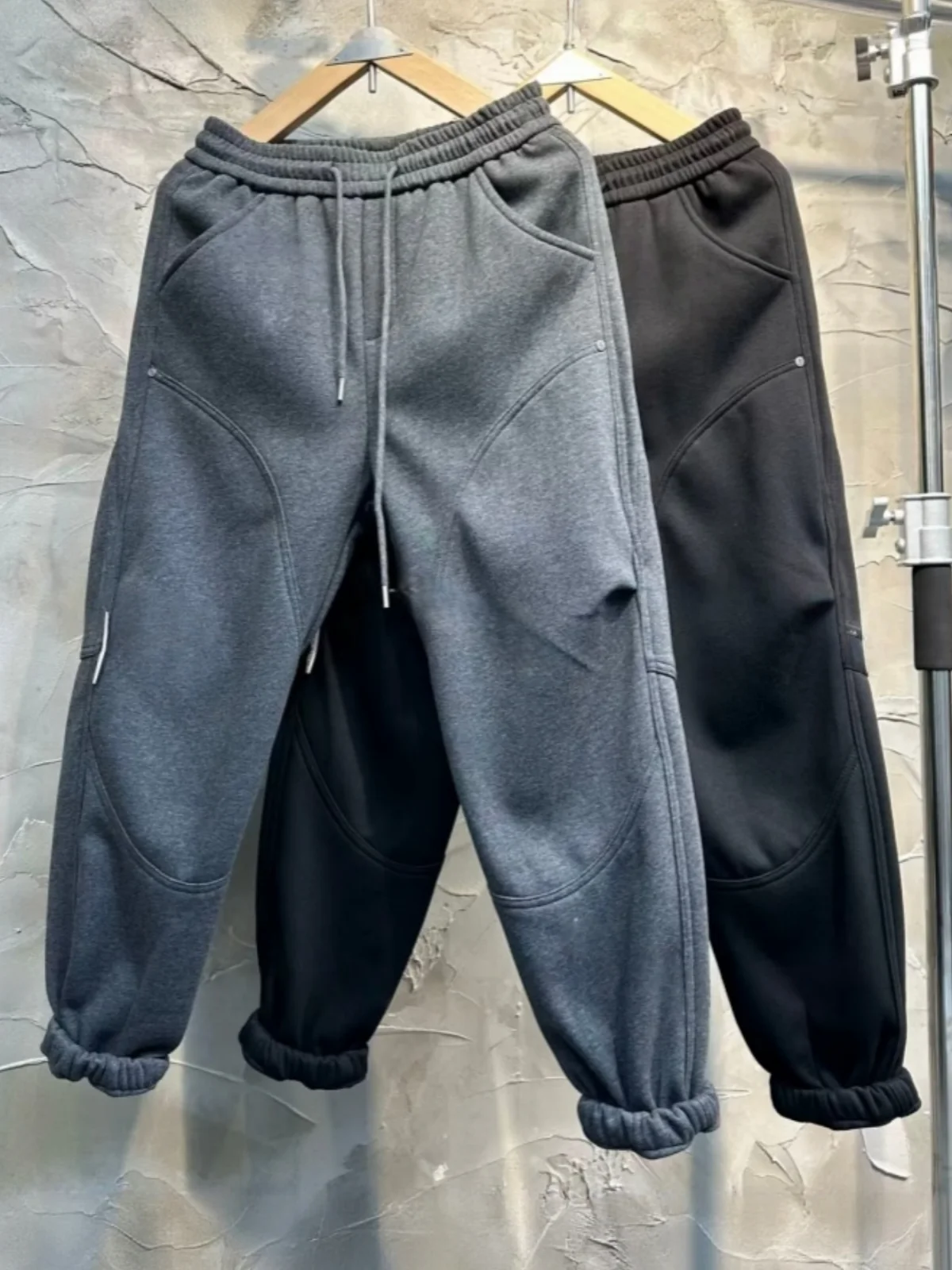 Мужские зимние утепленные спортивные брюки-джоггеры Harlan с флисовой подкладкой, на манжетах, повседневные, теплые, комфортные, свободного кроя, со средней посадкой, на шнурке
Мужские зимние утепленные спортивные брюки-джоггеры Harlan с флисовой подкладкой, на манжетах, повседневные, теплые, комфортные, свободного кроя, со средней посадкой, на шнурке