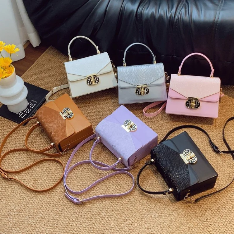 Fashionable Women's Crossbody-Bag Made Of Ravine-Printed Leather With Paris Elegant Daily Modern Look
Fashionable Women's Crossbody-Bag Made Of Ravine-Printed Leather With Paris Elegant Daily Modern Look