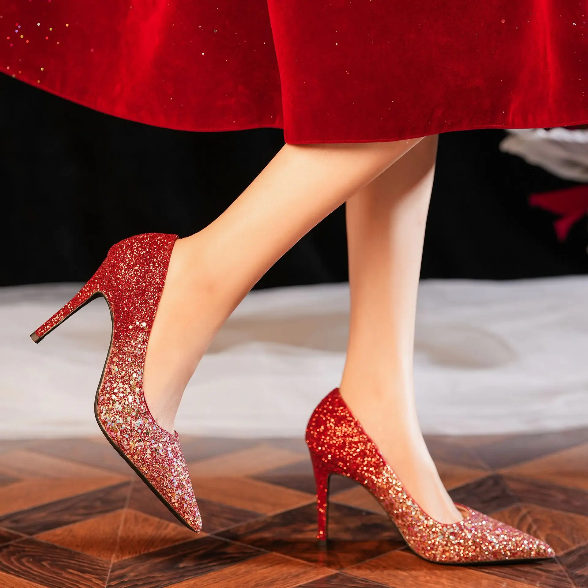 Gradual change sequins rooted pointed luxury high heels banquet style wedding shoes dress versatile commuting flash temperament
Gradual change sequins rooted pointed luxury high heels banquet style wedding shoes dress versatile commuting flash temperament