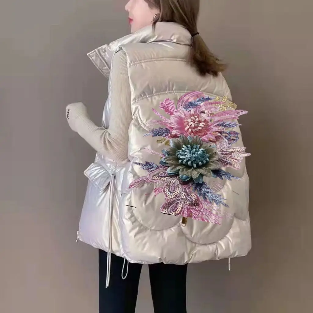 Женский утепленный жилет с воротником-стойкой, глянцевой поверхностью и цветочным узором, осенне-зимняя верхняя одежда, модная новинка
Женский утепленный жилет с воротником-стойкой, глянцевой поверхностью и цветочным узором, осенне-зимняя верхняя одежда, модная новинка