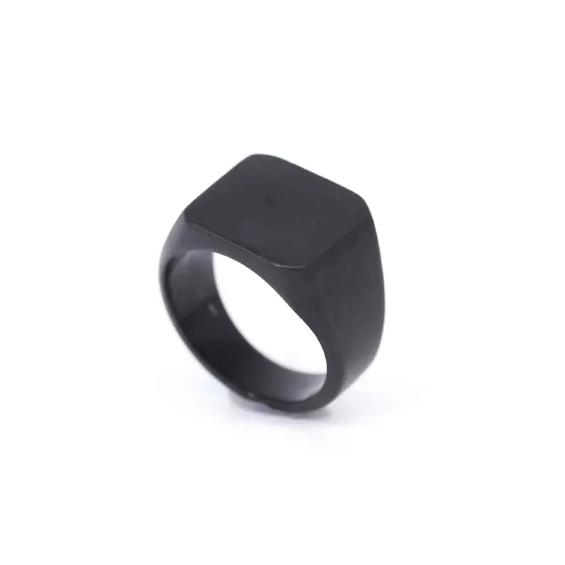 Stylish And Exquisite Polished Large Square Stainless Steel Ring Classical Smooth Jewelry Suitable As A Gift
Stylish And Exquisite Polished Large Square Stainless Steel Ring Classical Smooth Jewelry Suitable As A Gift