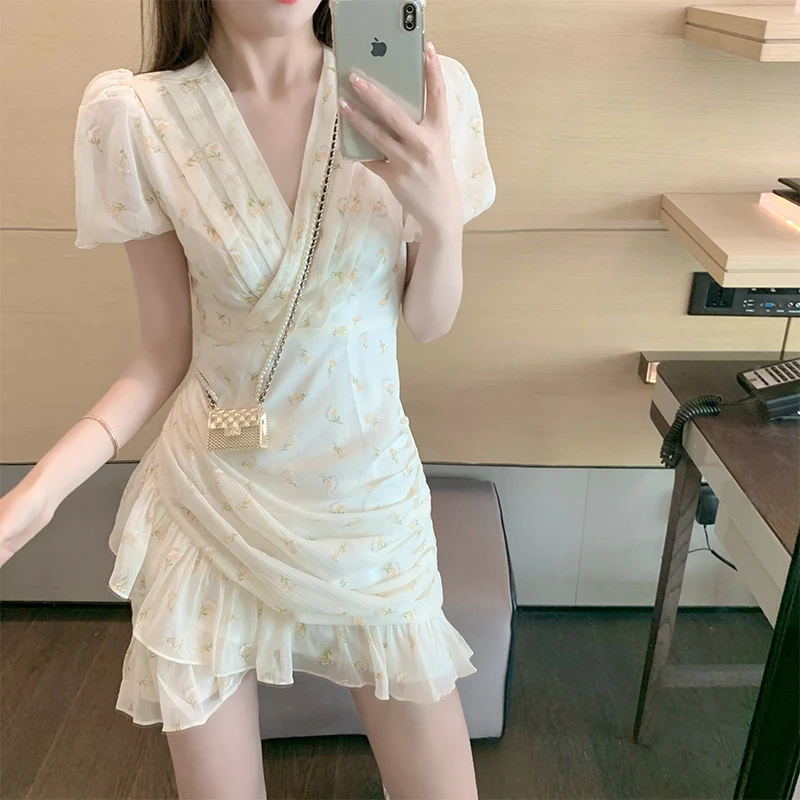 Chic puff sleeve V-neck Chiffon Dress Women's Clothing Summer Elegant Pleated waist Mini Pleated Floral Dress Woman Dresses d58
Chic puff sleeve V-neck Chiffon Dress Women's Clothing Summer Elegant Pleated waist Mini Pleated Floral Dress Woman Dresses d58