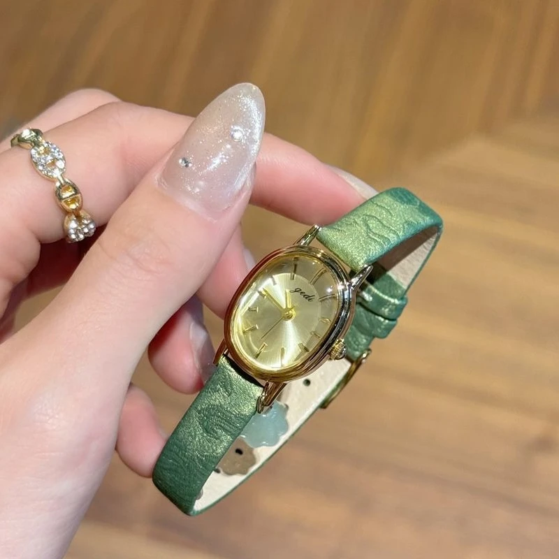 Elegant Luxury Watch for Women with Green Leather Strap Water-Resistant Classic Pendant Quartz Woman' Wristwatch Gift
Elegant Luxury Watch for Women with Green Leather Strap Water-Resistant Classic Pendant Quartz Woman' Wristwatch Gift