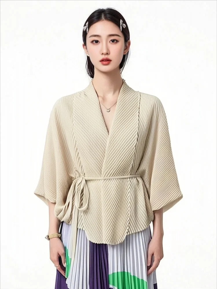 Miyake 2025 Fish Scale Cardigan Top, Autumn Style Pleated Short Jacket, Women's Bat Sleeve Top, Lace Up Air-conditioned Shirt 
Miyake 2025 Fish Scale Cardigan Top, Autumn Style Pleated Short Jacket, Women's Bat Sleeve Top, Lace Up Air-conditioned Shirt