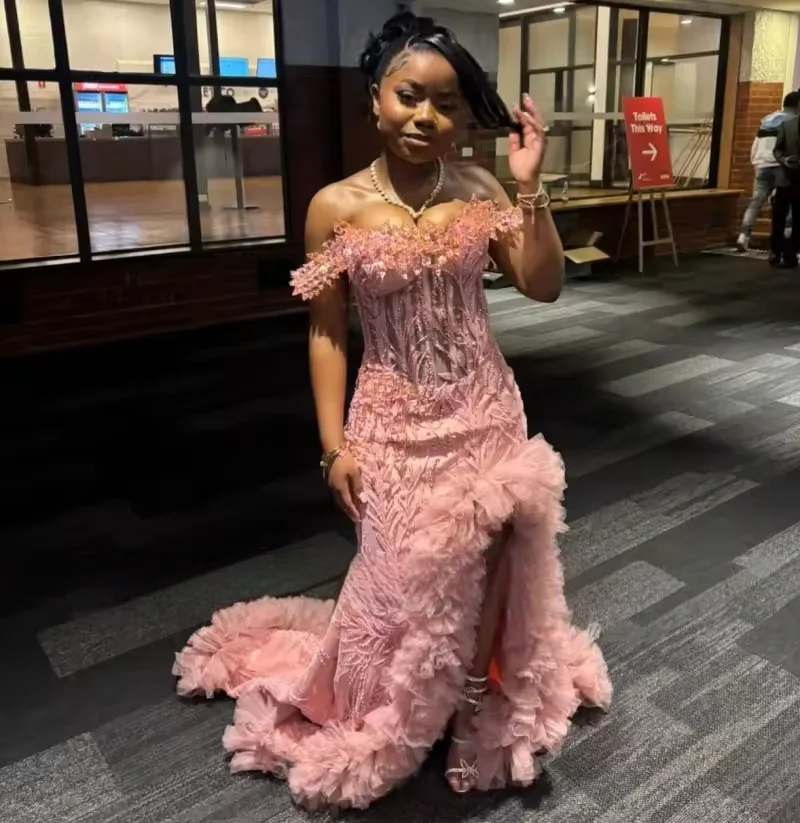 Pink Long Prom Dresses For Black Girls Lace Beaded Ruffles Slit American African Evening Gowns Birthday Party Robe Customized
Pink Long Prom Dresses For Black Girls Lace Beaded Ruffles Slit American African Evening Gowns Birthday Party Robe Customized