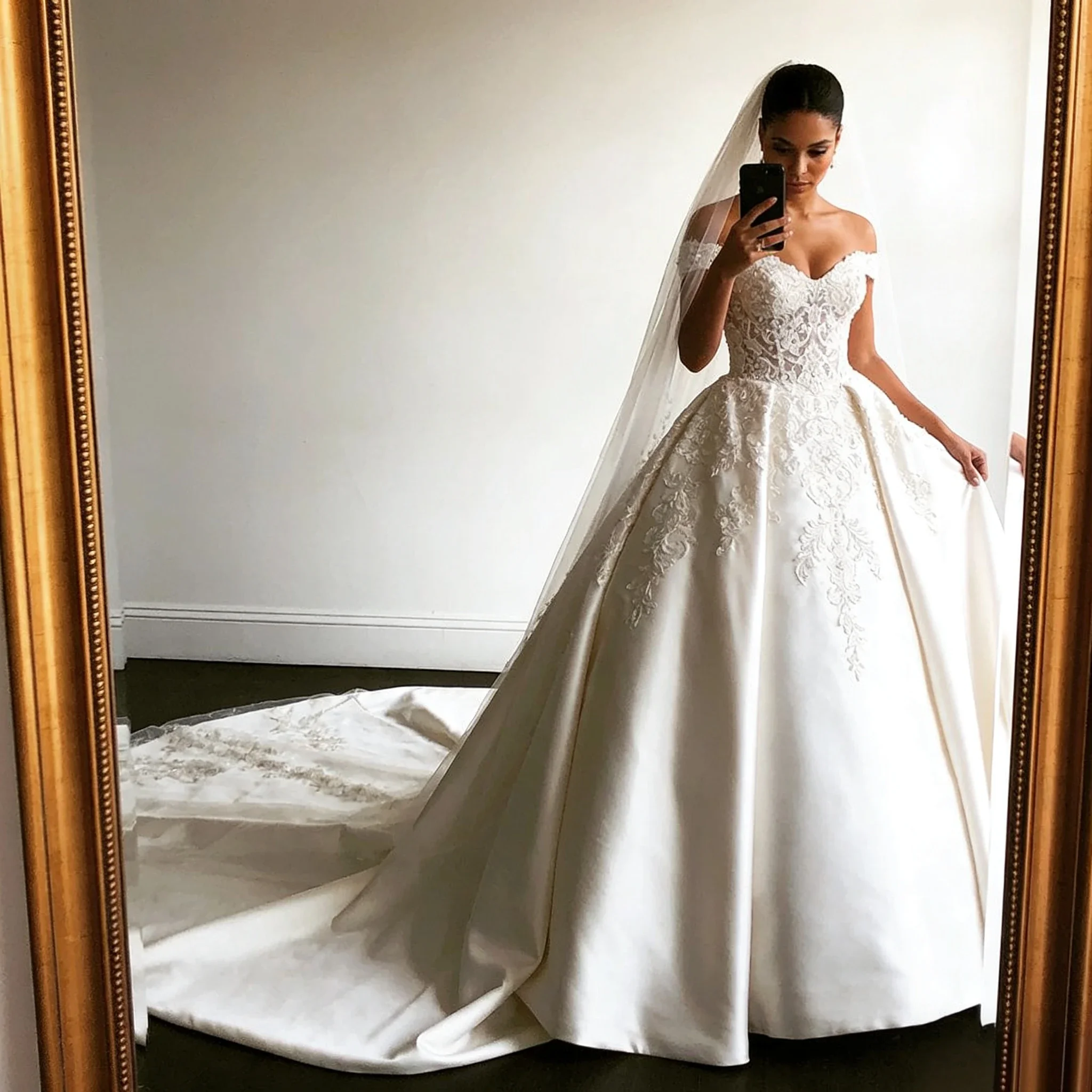 Customized Luxury Princess Wedding Dresses Sweetheart Off The Shoulder Robe De Mariee Lace Beaded Bridal Gown Vestidos De Novia
Customized Luxury Princess Wedding Dresses Sweetheart Off The Shoulder Robe De Mariee Lace Beaded Bridal Gown Vestidos De Novia