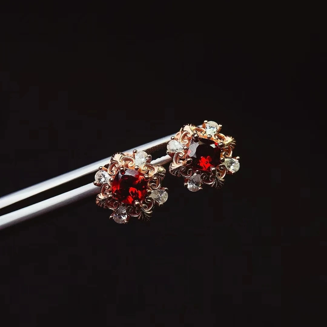 KJJEAXCMY Haute Couture Women's Earrings Natural Garnet S925 Sterling Silver Gold Plated High Clarity Fire Color Dazzling Design
KJJEAXCMY Haute Couture Women's Earrings Natural Garnet S925 Sterling Silver Gold Plated High Clarity Fire Color Dazzling Design