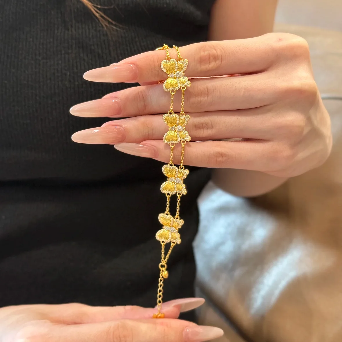 2026 24K Real Gold Plated Strong Color Retention Brushed Inlaid Rhinestone Gold Butterfly Bracelet Luxury Delicate Women Jewelry
2026 24K Real Gold Plated Strong Color Retention Brushed Inlaid Rhinestone Gold Butterfly Bracelet Luxury Delicate Women Jewelry