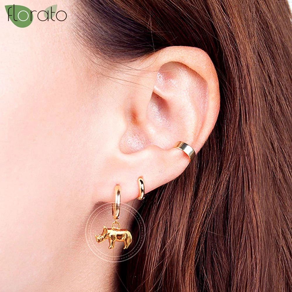 925 Sterling Silver Needle Fashion Small Hoop Earrings for Women Gold Animal Pendant Earrings Party Trend Jewelry Festival Gifts
925 Sterling Silver Needle Fashion Small Hoop Earrings for Women Gold Animal Pendant Earrings Party Trend Jewelry Festival Gifts