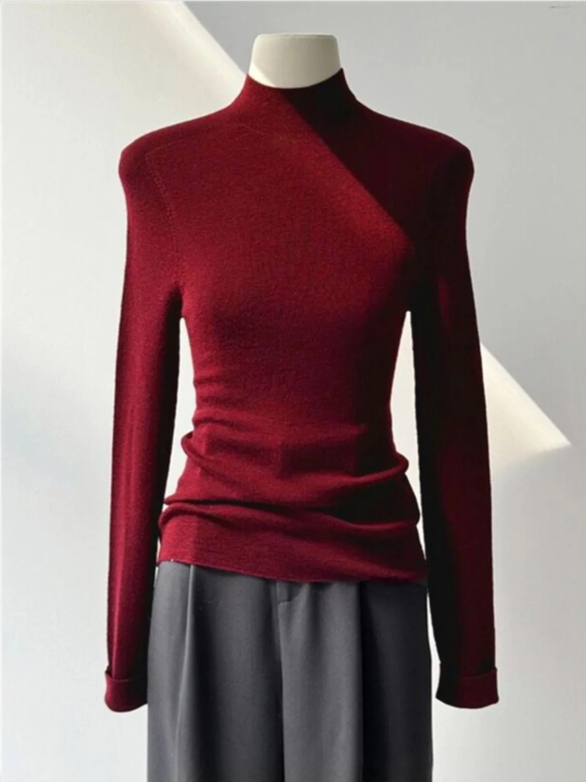 Elegant Red High Neck Knitted Base Shirt Women's Slim Fit Half High Collar Top Commute Style Korean Version Fashionable Inner...
Elegant Red High Neck Knitted Base Shirt Women's Slim Fit Half High Collar Top Commute Style Korean Version Fashionable Inner...