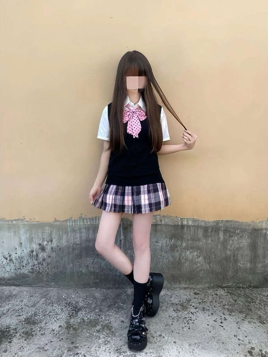 Original JK Uniform Basic Knitted Vest Shirt Summer Academy Skirt Set Breathable Polyester Blend Four-Piece Youth Fashion
Original JK Uniform Basic Knitted Vest Shirt Summer Academy Skirt Set Breathable Polyester Blend Four-Piece Youth Fashion
