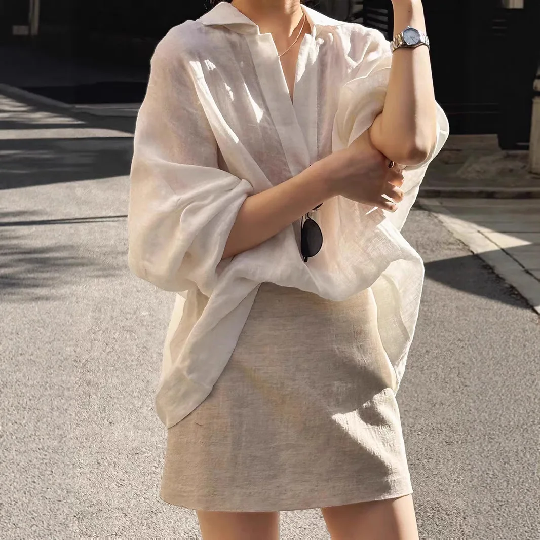 Комплект из хлопковой однотонной рубашки и короткой юбки для женщин: летний свободный повседневный костюм с модной прямой юбкой
Комплект из хлопковой однотонной рубашки и короткой юбки для женщин: летний свободный повседневный костюм с модной прямой юбкой