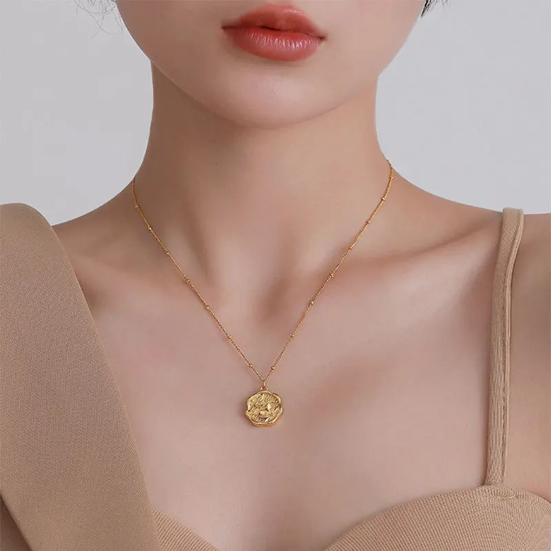 Gold Necklace Women's Light Luxury Niche Design High-end Commuting Cold Spring and Autumn Models
Gold Necklace Women's Light Luxury Niche Design High-end Commuting Cold Spring and Autumn Models