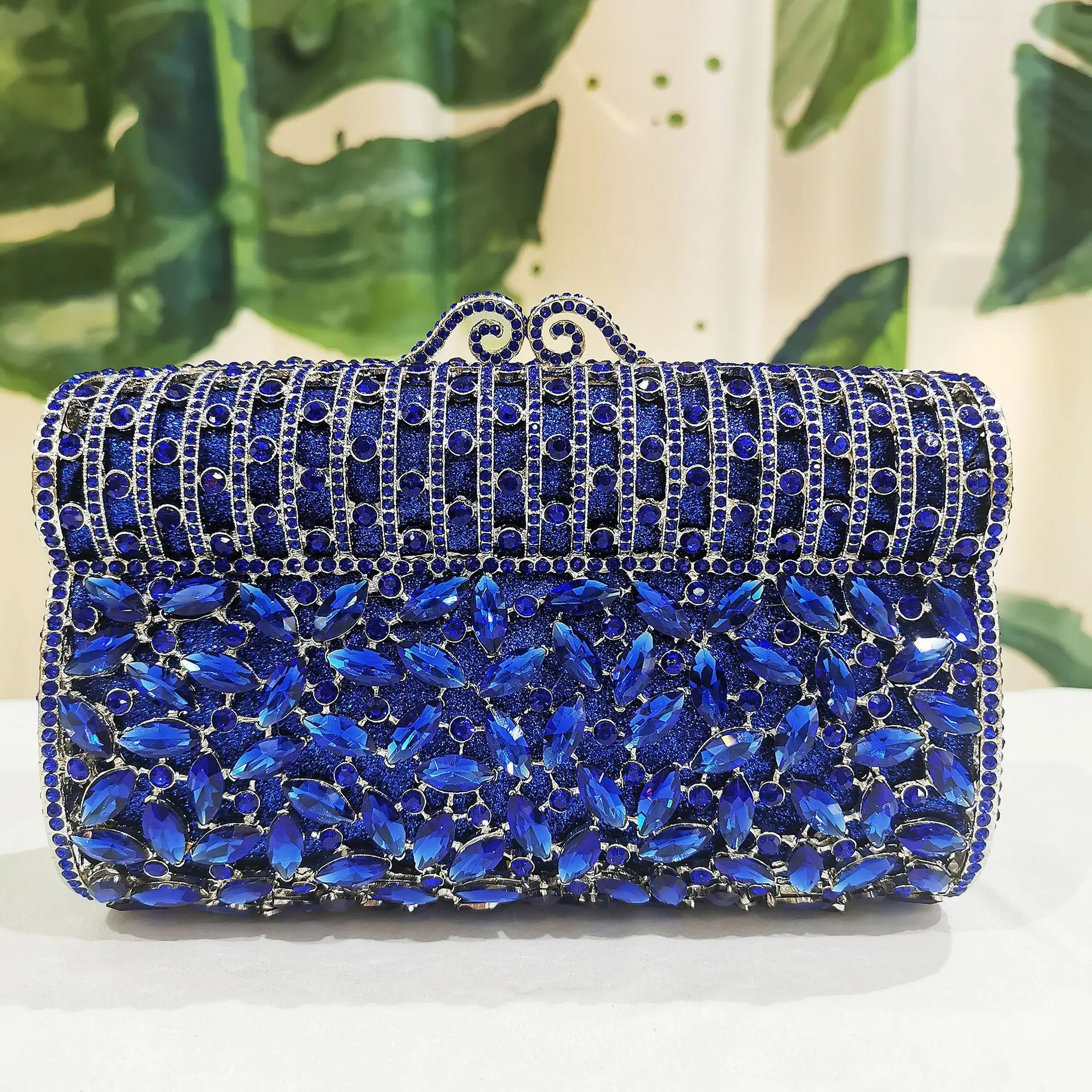 Luxury Red Rhinestone Evening Wedding Bridal Clutches WHTUOHENG Women Diamond Crystal Party Prom Purses And Handbags Small Bags
Luxury Red Rhinestone Evening Wedding Bridal Clutches WHTUOHENG Women Diamond Crystal Party Prom Purses And Handbags Small Bags