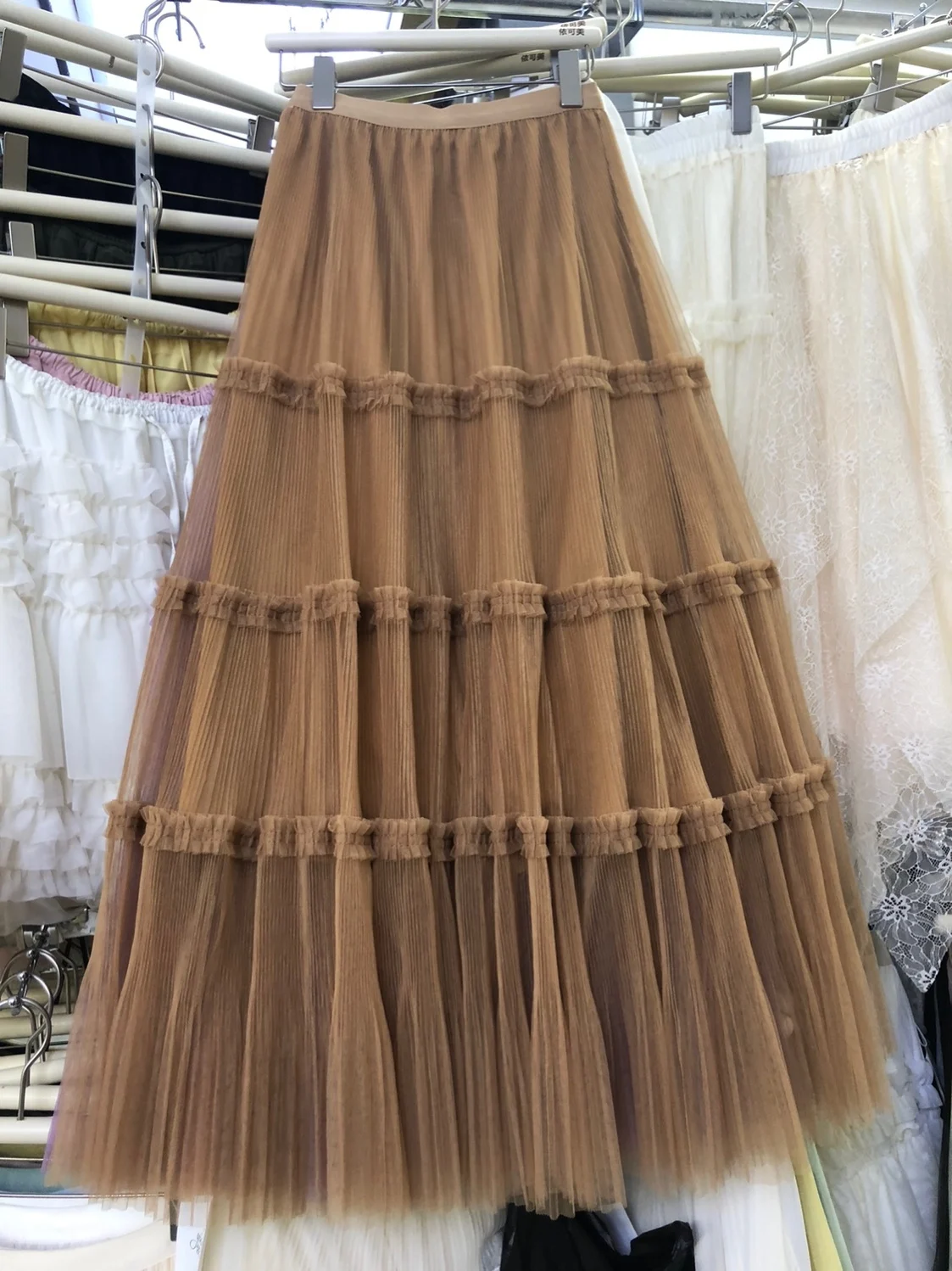 Женская пышная юбка средней длины, ультра-сказочная юбка-тортик, свободный крой, эластичная талия, полиэстер, другие материалы
Женская пышная юбка средней длины, ультра-сказочная юбка-тортик, свободный крой, эластичная талия, полиэстер, другие материалы