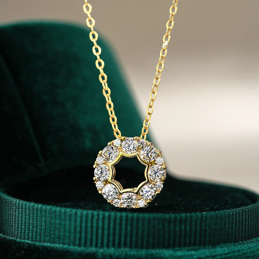 Luxury 100% Real 18k Gold Women's Round Pancake Pendant Moissanite Diamond Pendant Necklace
Luxury 100% Real 18k Gold Women's Round Pancake Pendant Moissanite Diamond Pendant Necklace