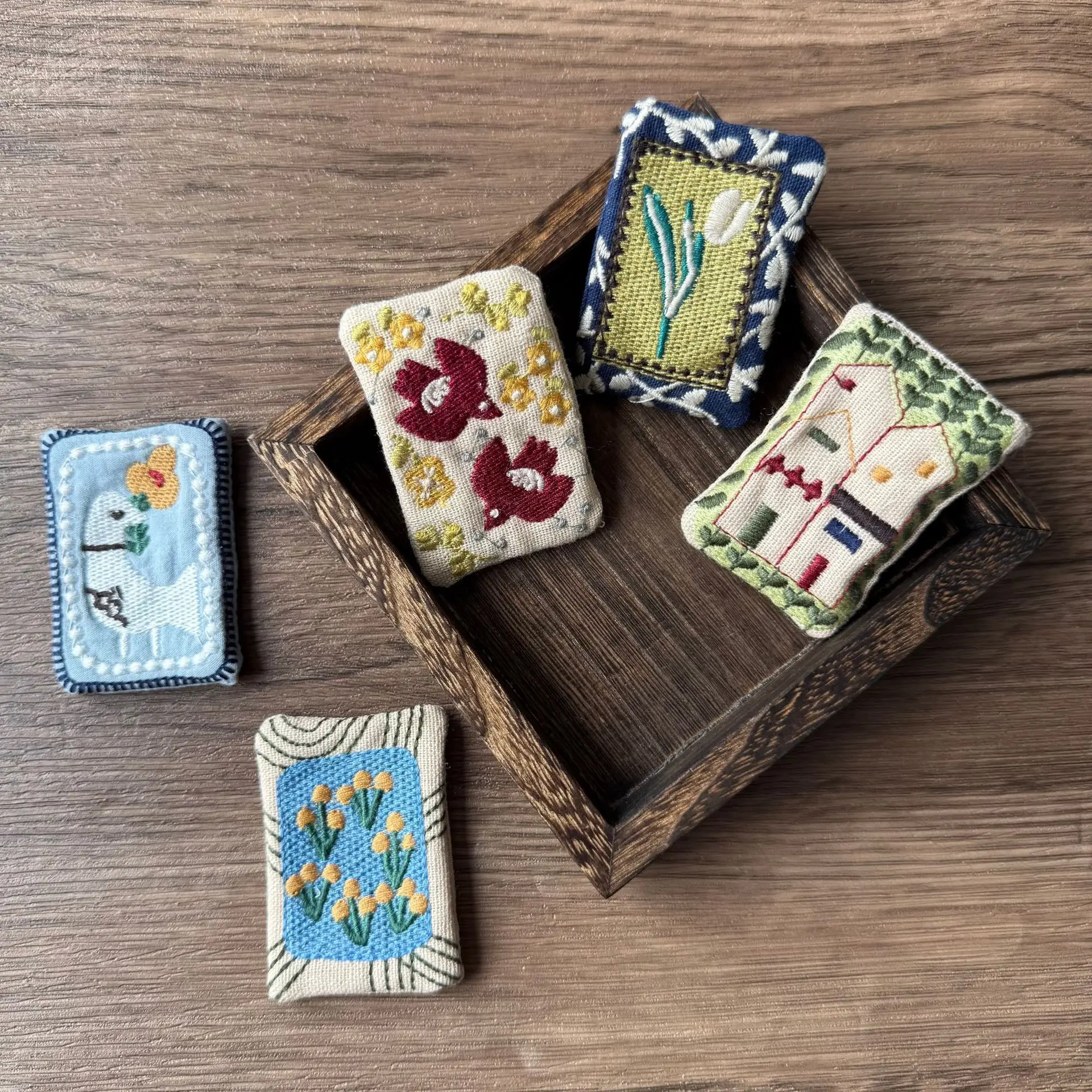 Embroidered Fabric Brooch Creative Girl Cute Cartoon Pin for Bag Clothing Embellishment Handmade Premium
Embroidered Fabric Brooch Creative Girl Cute Cartoon Pin for Bag Clothing Embellishment Handmade Premium