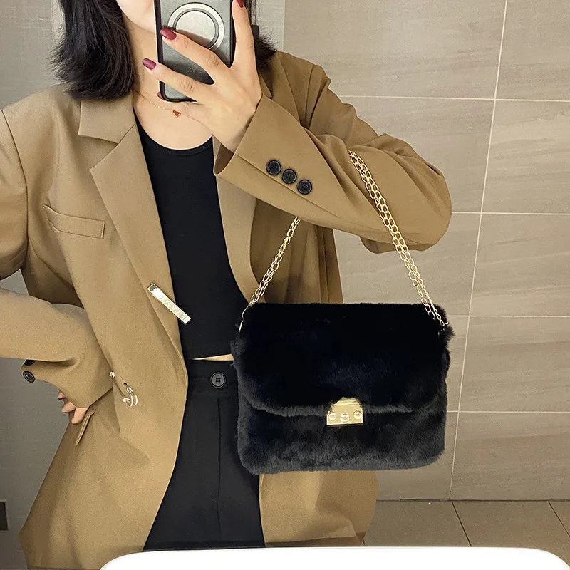Women Luxury Designer Shoulder Bag Solid Color Woollen Bags Women's Handbag 2022 Plush High Quality Female Faux Fur Chain Bag
Women Luxury Designer Shoulder Bag Solid Color Woollen Bags Women's Handbag 2022 Plush High Quality Female Faux Fur Chain Bag